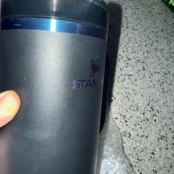 Stanley Black Chroma Quencher Tumbler - Picture 4 of 8